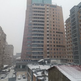 4-комн. квартира на ул. Абовяна в центре, 135 кв.м., 3/5 этаж, высокие потолки, каменное здание