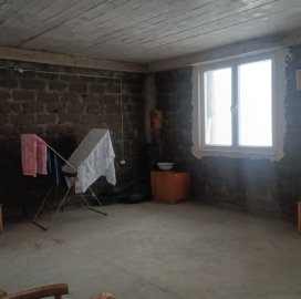 4-комн. квартира на ул. Абовяна в центре, 135 кв.м., 3/5 этаж, высокие потолки, каменное здание