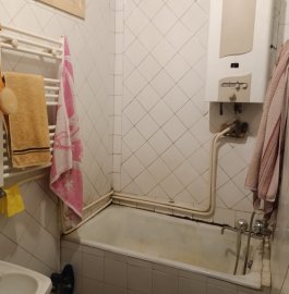 4-комн. квартира на ул. Абовяна в центре, 135 кв.м., 3/5 этаж, высокие потолки, каменное здание