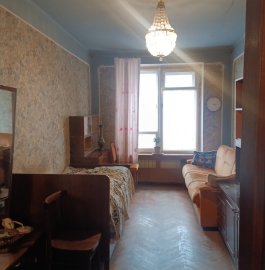 4-комн. квартира на ул. Абовяна в центре, 135 кв.м., 3/5 этаж, высокие потолки, каменное здание