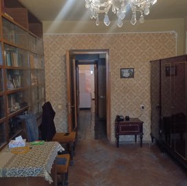 4-комн. квартира на ул. Абовяна в центре, 135 кв.м., 3/5 этаж, высокие потолки, каменное здание