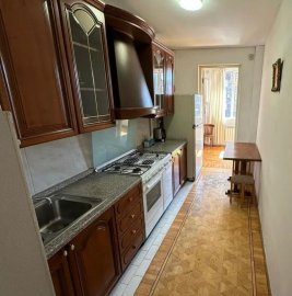 2-комн. квартира на ул. Туманяна в центре, 80 кв.м., 6/10 этаж, высокие потолки, каменное здание