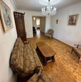 2-комн. квартира на ул. Туманяна в центре, 80 кв.м., 6/10 этаж, высокие потолки, каменное здание