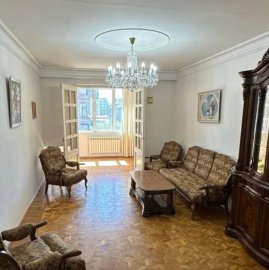 2-комн. квартира на ул. Туманяна в центре, 80 кв.м., 6/10 этаж, высокие потолки, каменное здание