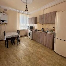 Двухэтажный каменный дом в Аштараке, 330 кв.м.