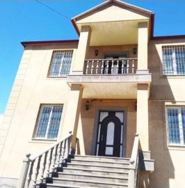 Двухэтажный каменный дом в Аштараке, 330 кв.м.