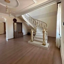 Двухэтажный каменный дом в Аштараке, 330 кв.м.