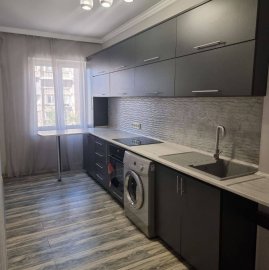 3-комн. квартира на ул. Зоравара Андраника в Малатия-Себастии, 74 кв.м., 4/9 этаж, высокие потолки