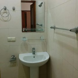 2-комн. квартира на ул. Туманяна в центре, 40 кв.м., предпоследний этаж, высокие потолки