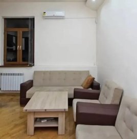 2-комн. квартира на ул. Туманяна в центре, 40 кв.м., предпоследний этаж, высокие потолки