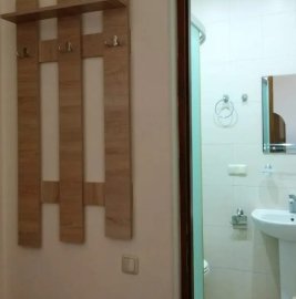 2-комн. квартира на ул. Туманяна в центре, 40 кв.м., предпоследний этаж, высокие потолки