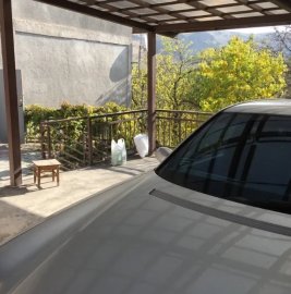 Трёхэтажный каменный дом, Арзакан в Арзакане, 330 кв.м., 3+ ванные, капитальный