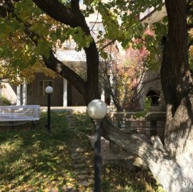 Трёхэтажный каменный дом, Арзакан в Арзакане, 330 кв.м., 3+ ванные, капитальный