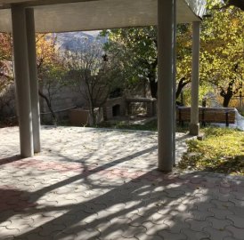 Трёхэтажный каменный дом, Арзакан в Арзакане, 330 кв.м., 3+ ванные, капитальный