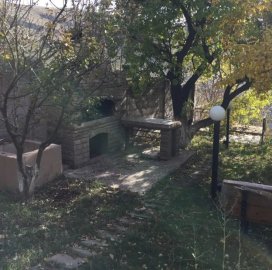 Трёхэтажный каменный дом, Арзакан в Арзакане, 330 кв.м., 3+ ванные, капитальный