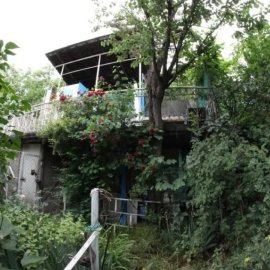 Одноэтажный каменный дом на ул. Лер Камсара в центре, 124 кв.м.