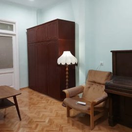 Одноэтажный каменный дом на ул. Лер Камсара в центре, 124 кв.м.