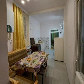 Одноэтажный каменный дом на ул. Лер Камсара в центре, 124 кв.м.