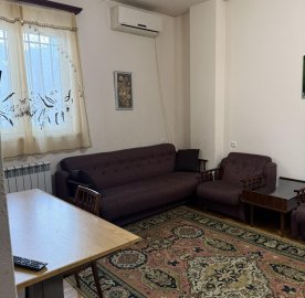 2-комн. квартира на пр. Маштоца в центре, 55 кв.м., 2/2 этаж, высокие потолки, каменное здание