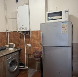 2-комн. квартира на пр. Маштоца в центре, 55 кв.м., 2/2 этаж, высокие потолки, каменное здание