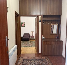 2-комн. квартира на пр. Маштоца в центре, 55 кв.м., 2/2 этаж, высокие потолки, каменное здание