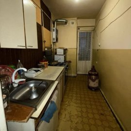 4-комн. квартира, улица в Арташате, 114 кв.м., предпоследний этаж, высокие потолки, каменное здание