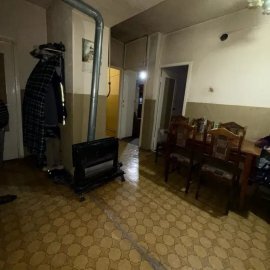 4-комн. квартира, улица в Арташате, 114 кв.м., предпоследний этаж, высокие потолки, каменное здание