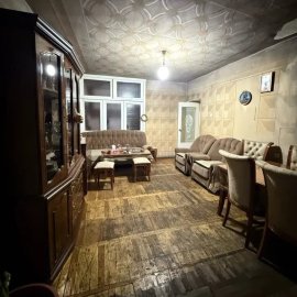 4-комн. квартира, улица в Арташате, 114 кв.м., предпоследний этаж, высокие потолки, каменное здание