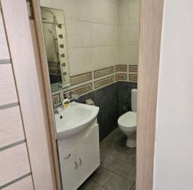 2-комн. квартира на ул. Сарьяна в центре, 50 кв.м., 2/7 этаж, евроремонт, каменное здание