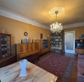 3-комн. квартира на ул. Вазгена Первого Веапара в Арабкире, 86 кв.м., 3/5 этаж, высокие потолки