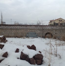 Трёхэтажный дом, улица Хачатура Абовяна в Ариндже, 280 кв.м., 3+ ванные