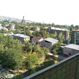 1-комн. квартира в Канакер-Зейтуне, 40 кв.м., предпоследний этаж, высокие потолки