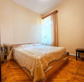 3-комн. квартира на ул. Пушкина в центре, 68 кв.м., 2/4 этаж, высокие потолки, каменное здание