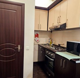 3-комн. квартира на ул. Пушкина в центре, 68 кв.м., 2/4 этаж, высокие потолки, каменное здание