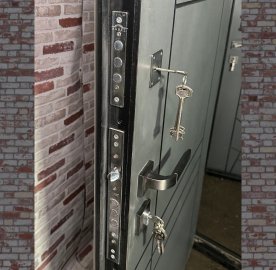 Մետաղյա մուտքի դուռ Gummetal երկու փականով