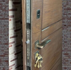 Մետաղյա մուտքի դուռ Roastwood երկու փականով