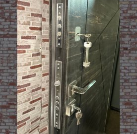 Մետաղյա մուտքի դուռ Veneer երկու փականով