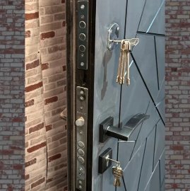 Մետաղյա մուտքի դուռ Metalux երկու փականով