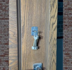 Մետաղյա մուտքի դուռ Cinnewood երկու փականով