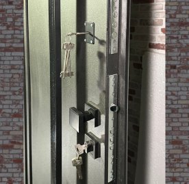 Մետաղյա մուտքի դուռ Obsidian երկու փականով