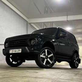 Lada Niva Urban Legend