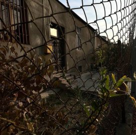 Продается земельный участок под жилую застройку в центре Еревана с расположенными на нем двумя домами.