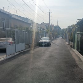 Продается земельный участок под жилую застройку в центре Еревана с расположенными на нем двумя домами.