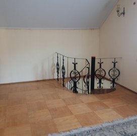 Трёхэтажный каменный дом на ул. Тигран Петросян в Дзорахбюре, 205 кв.м., 2 ванные