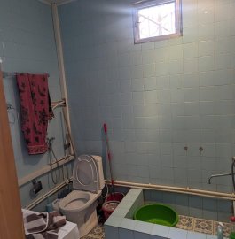 Трёхэтажный каменный дом на ул. Тигран Петросян в Дзорахбюре, 205 кв.м., 2 ванные