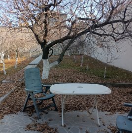 Трёхэтажный каменный дом на ул. Тигран Петросян в Дзорахбюре, 205 кв.м., 2 ванные