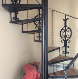 Трёхэтажный каменный дом на ул. Тигран Петросян в Дзорахбюре, 205 кв.м., 2 ванные