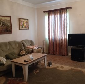 Трёхэтажный каменный дом на ул. Тигран Петросян в Дзорахбюре, 205 кв.м., 2 ванные