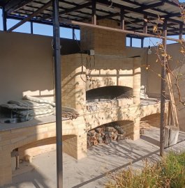 Трёхэтажный каменный дом на ул. Тигран Петросян в Дзорахбюре, 205 кв.м., 2 ванные