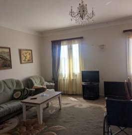 Трёхэтажный каменный дом на ул. Тигран Петросян в Дзорахбюре, 205 кв.м., 2 ванные